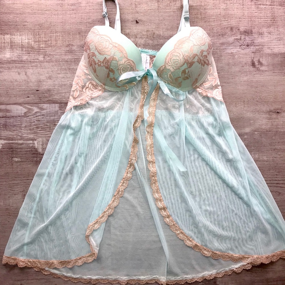 Jessica Simpson| Lingerie- Medium - Picture 2 of 4